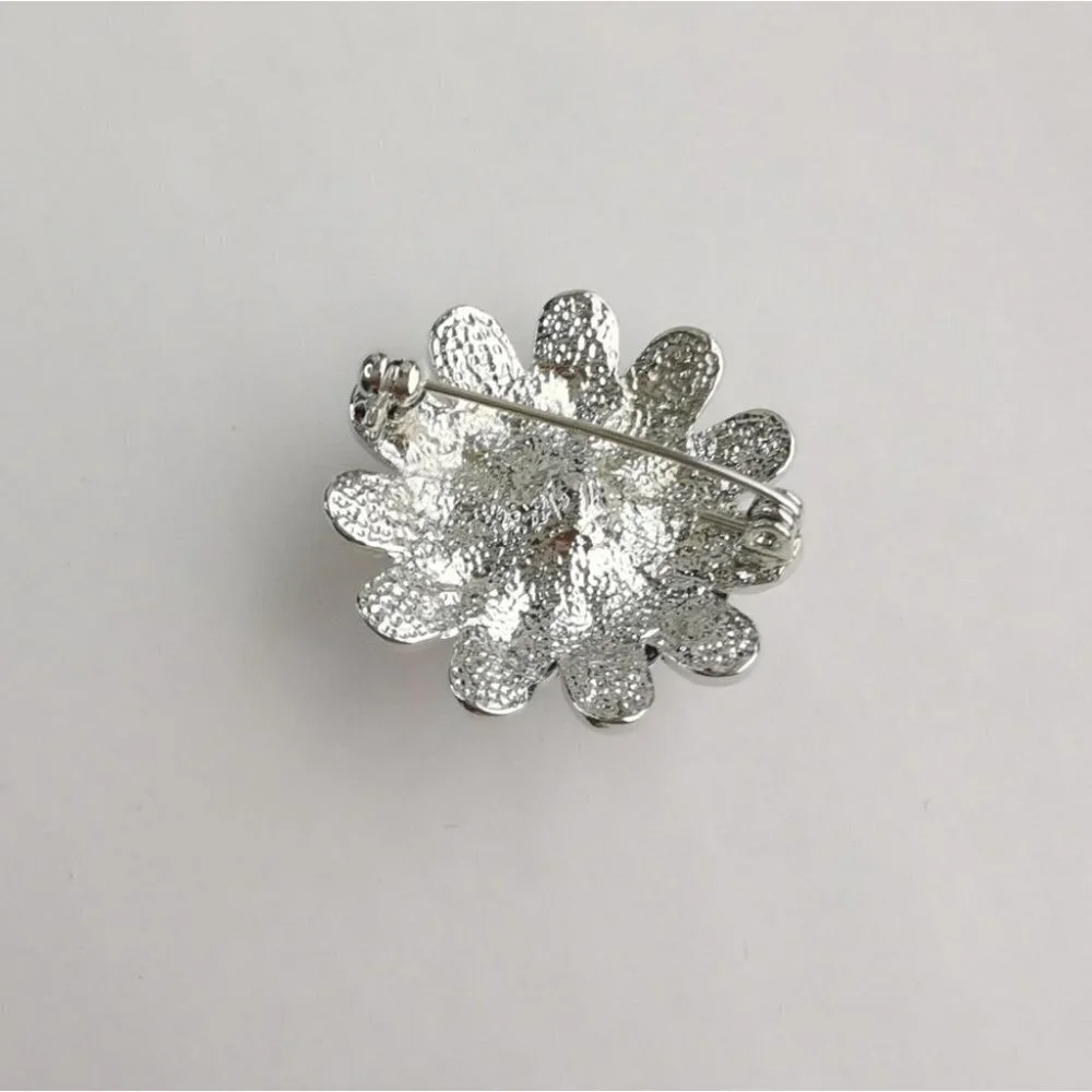 ES flower brooch